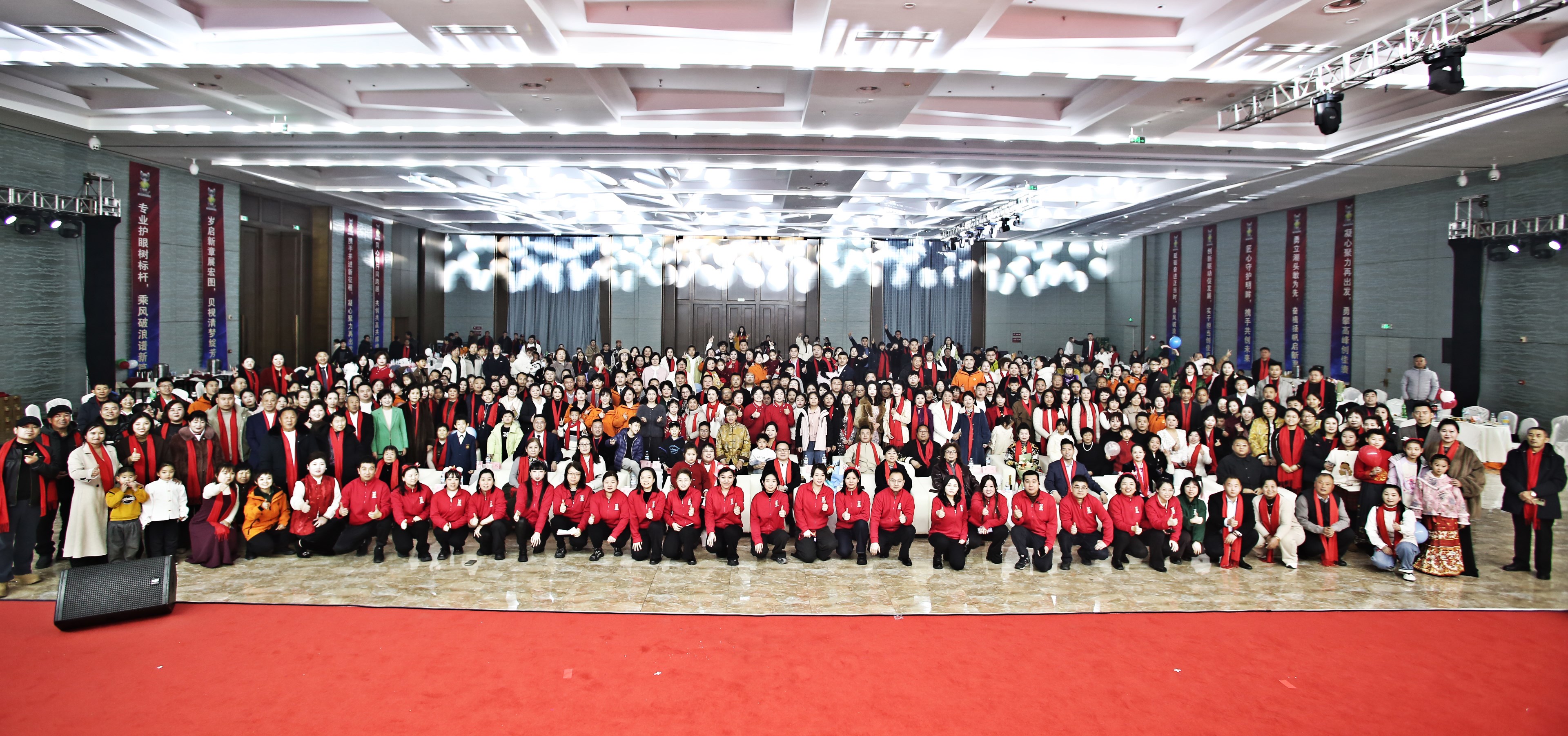 以光为引，以心为炬：贝视清年度颁奖盛典铺展新时代企业精神画卷